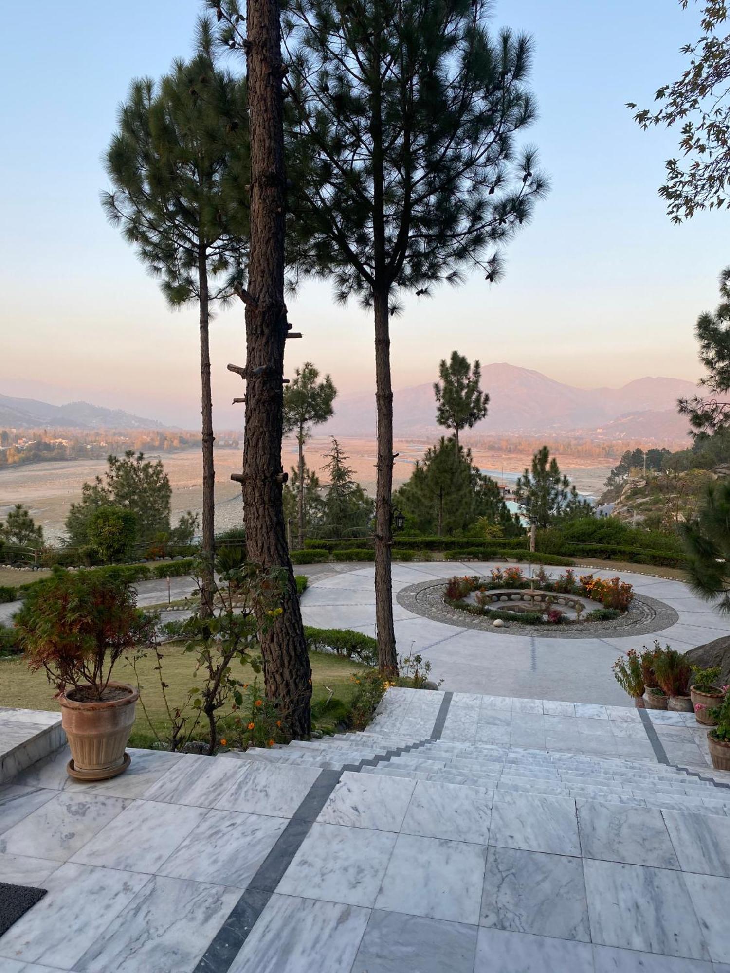 Rock City Resort Saidu Sharif Exteriör bild